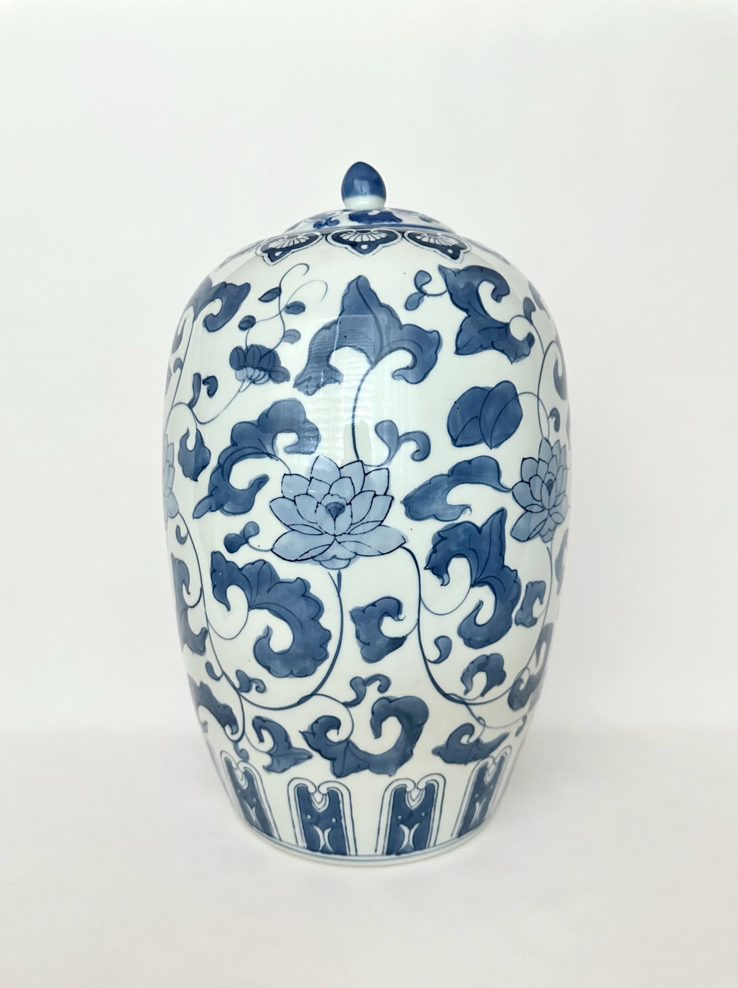 Vintage large blue and white chinoiserie lidded temple jar