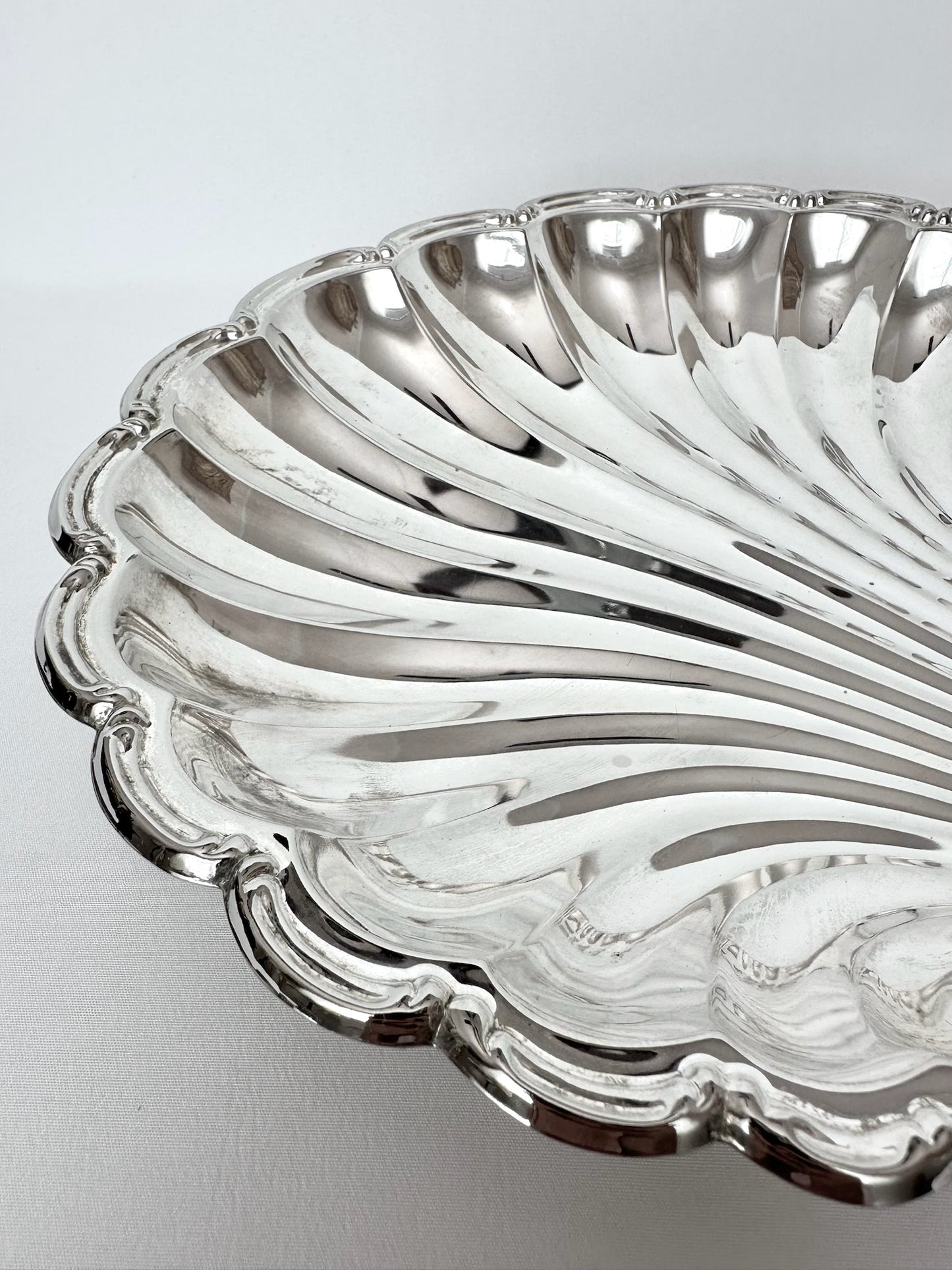 Gianna Large Clamshell Bowl