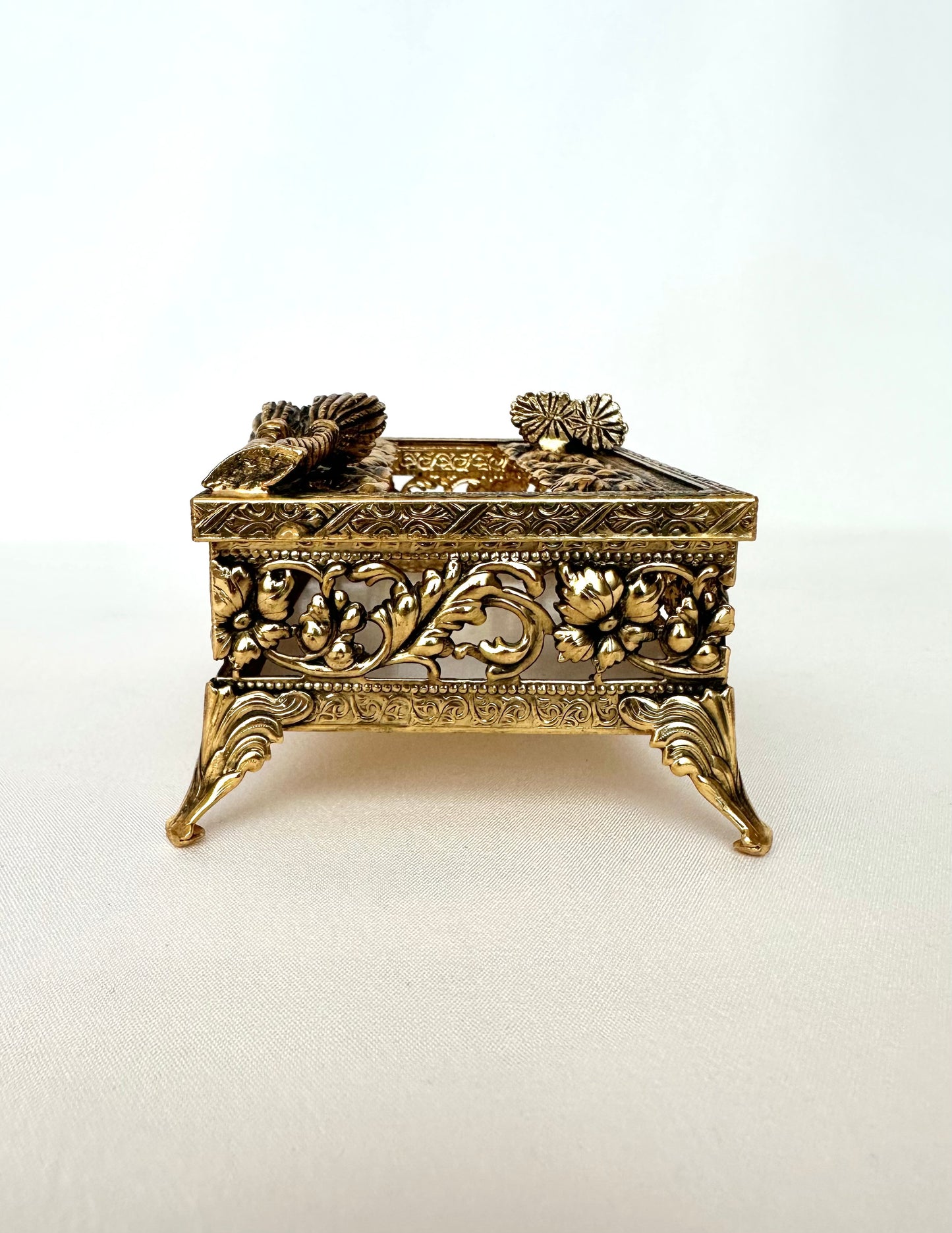 Aurelié Ormolu Tissue Box