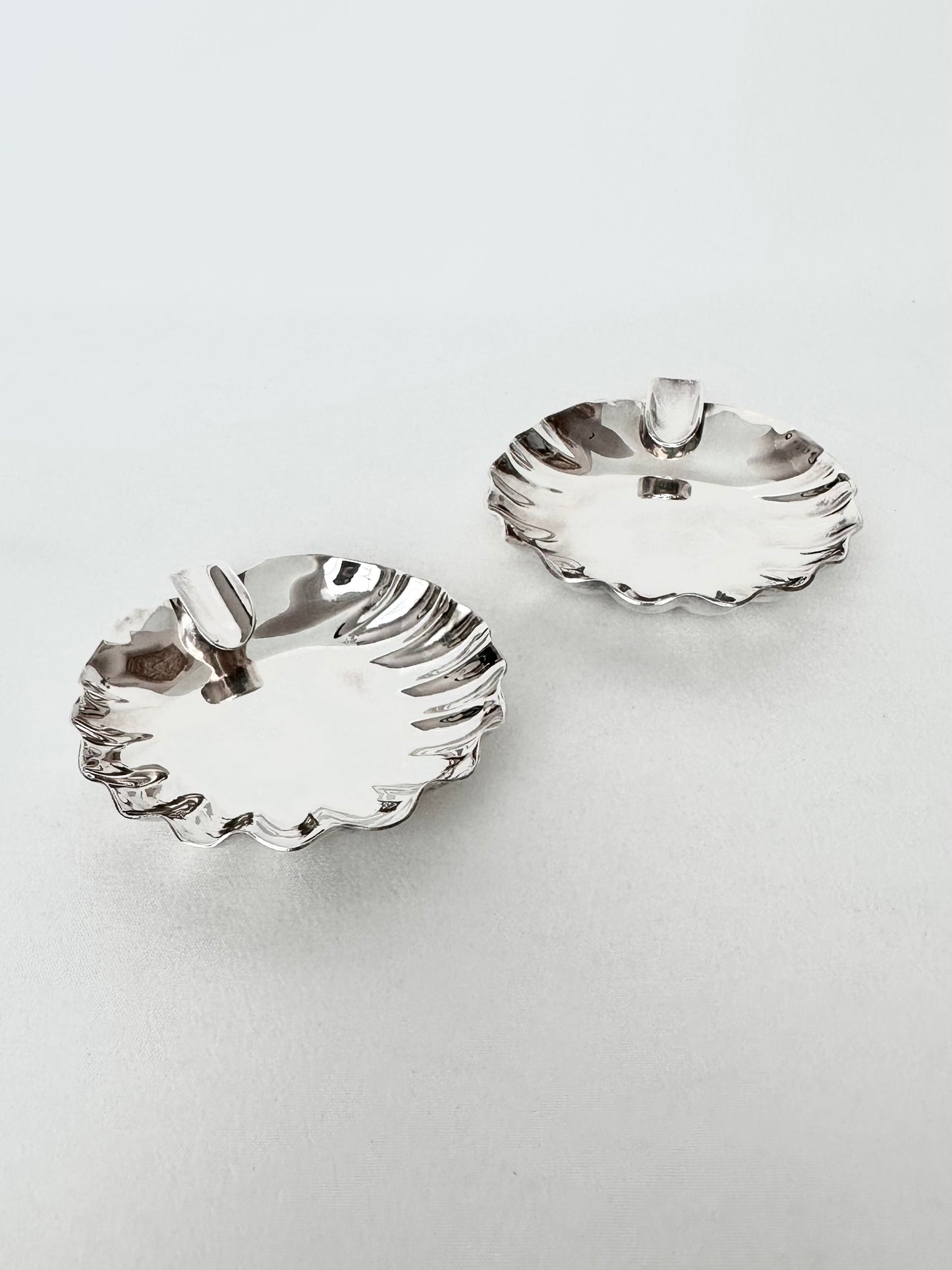 Alizée Clamshell Ashtray Set