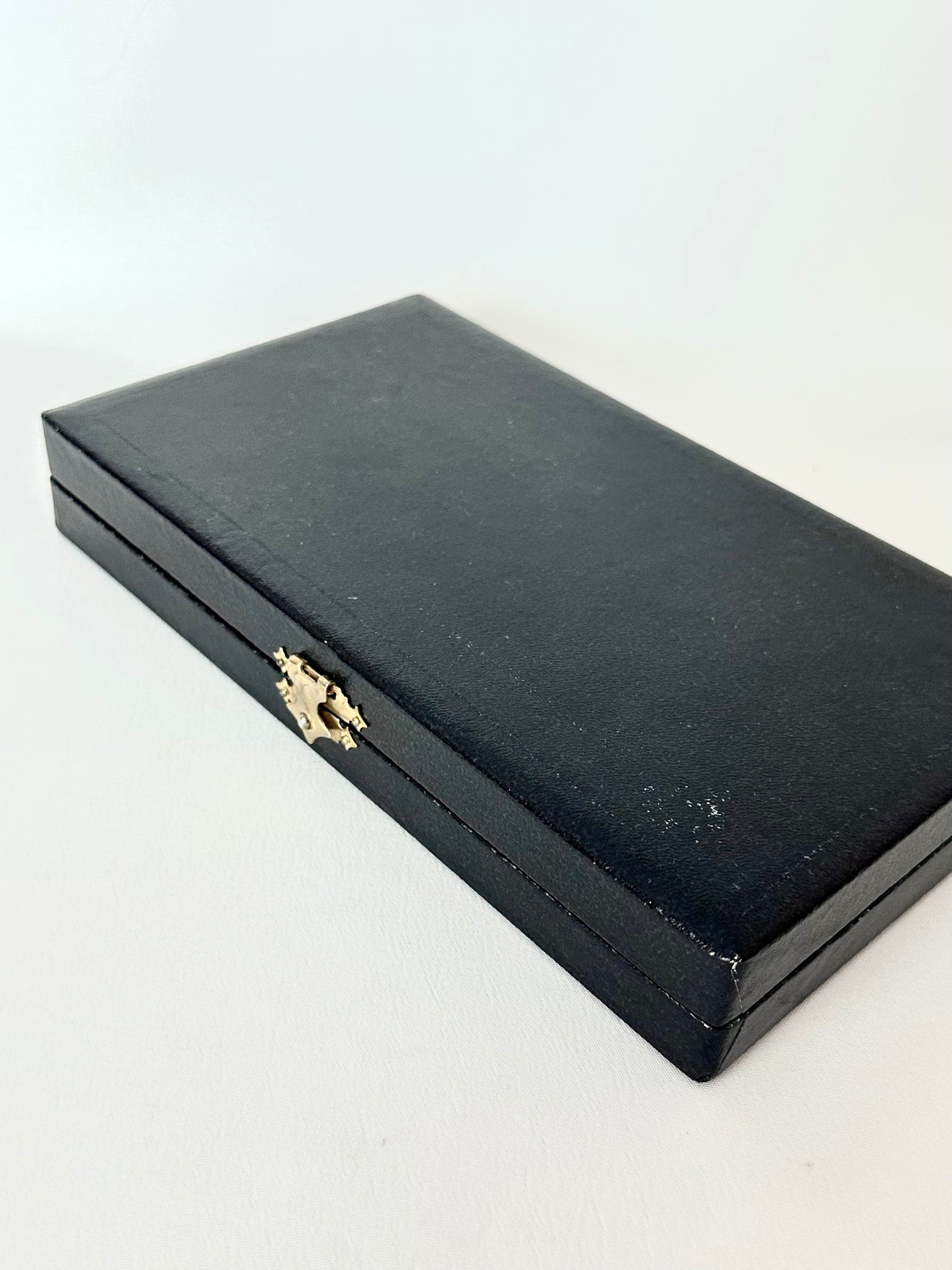 Alizée Clamshell Ashtray Set