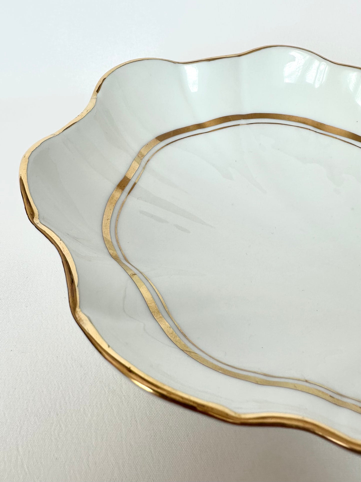 Perlé Porcelain Shell Dish