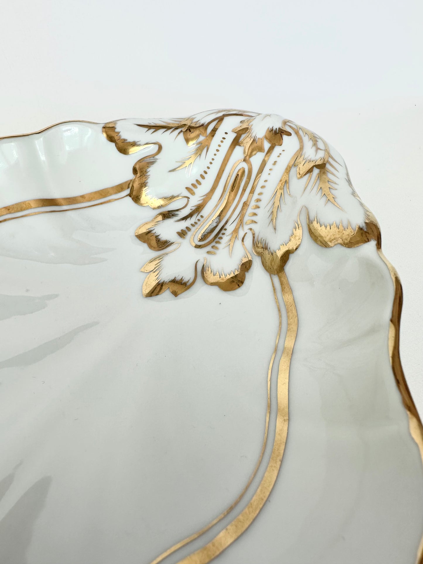 Perlé Porcelain Shell Dish
