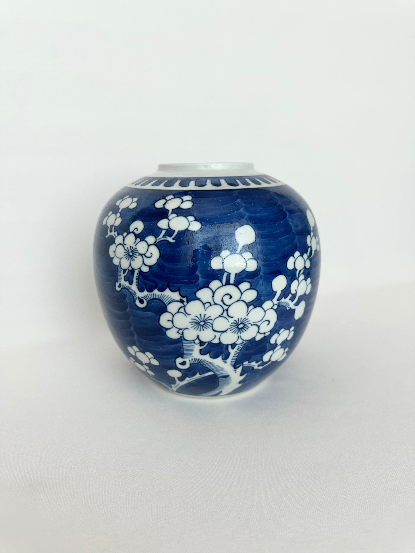 vintage blue and white chinoiserie floral vase