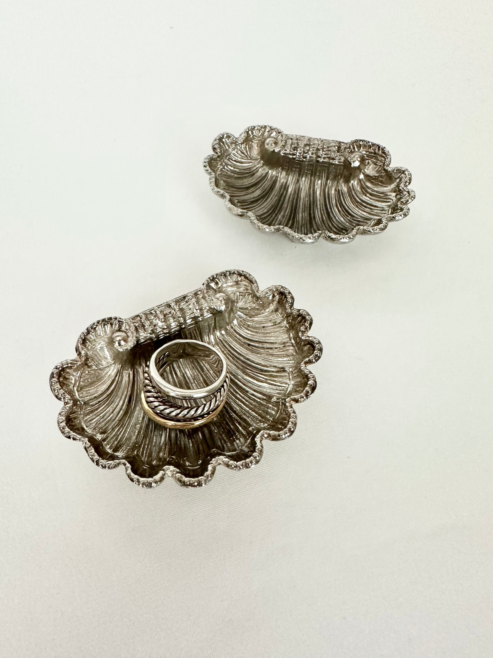 Vintage silver tone metal tiny clamshell trinket dishes set of two. 