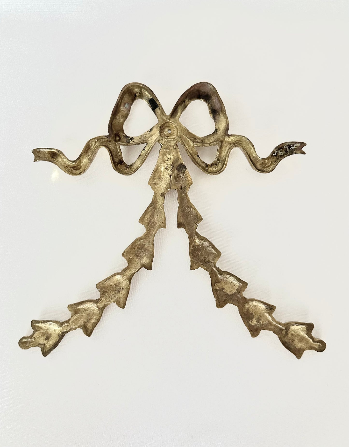 Maéva Brass Bow Plaque