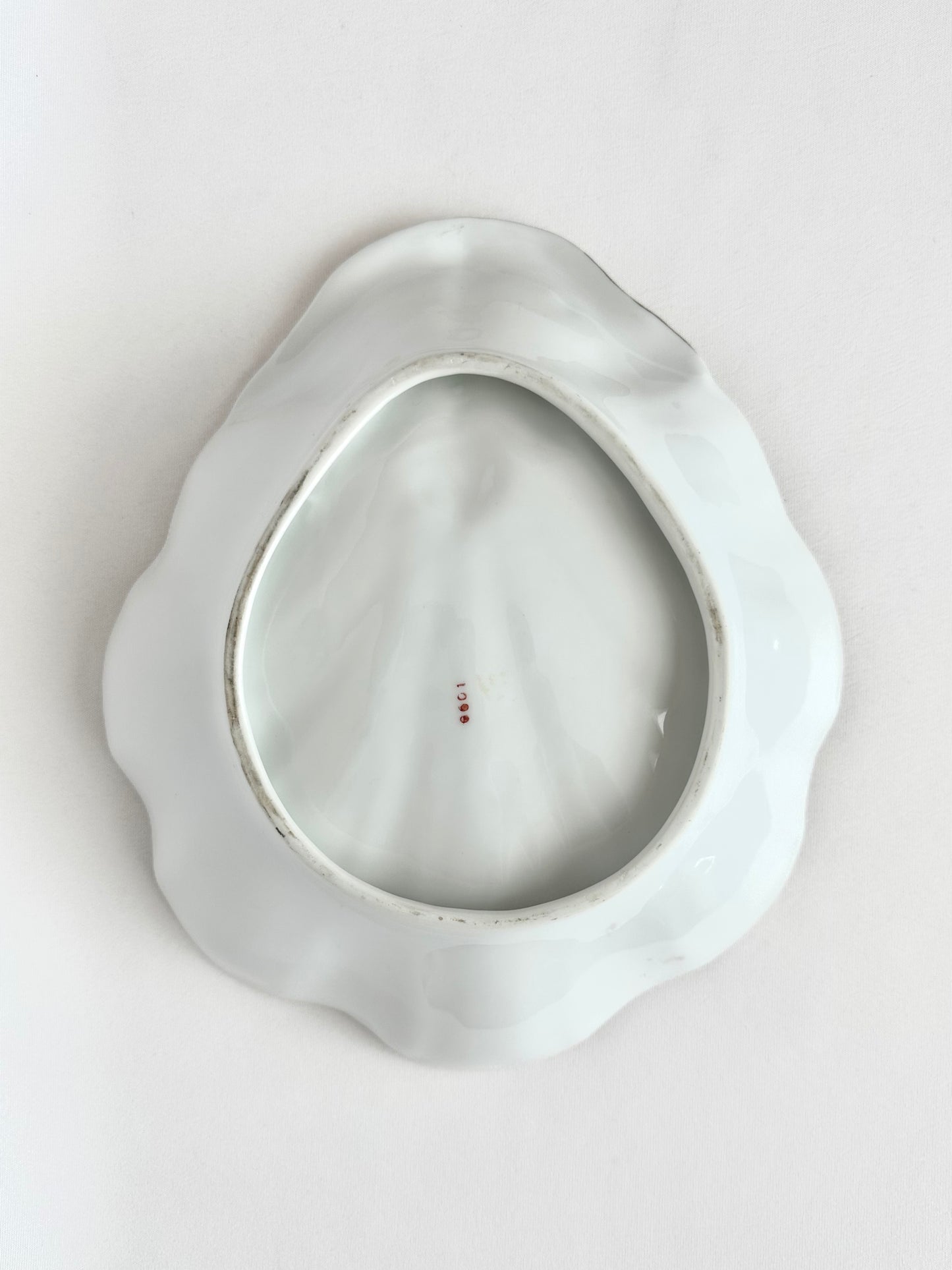 Perlé Porcelain Shell Dish