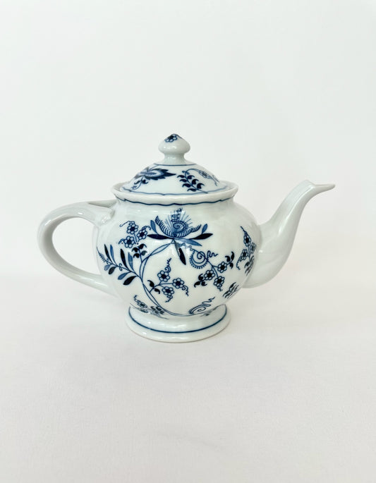 vintage Blue Danube blue onion tea pot
