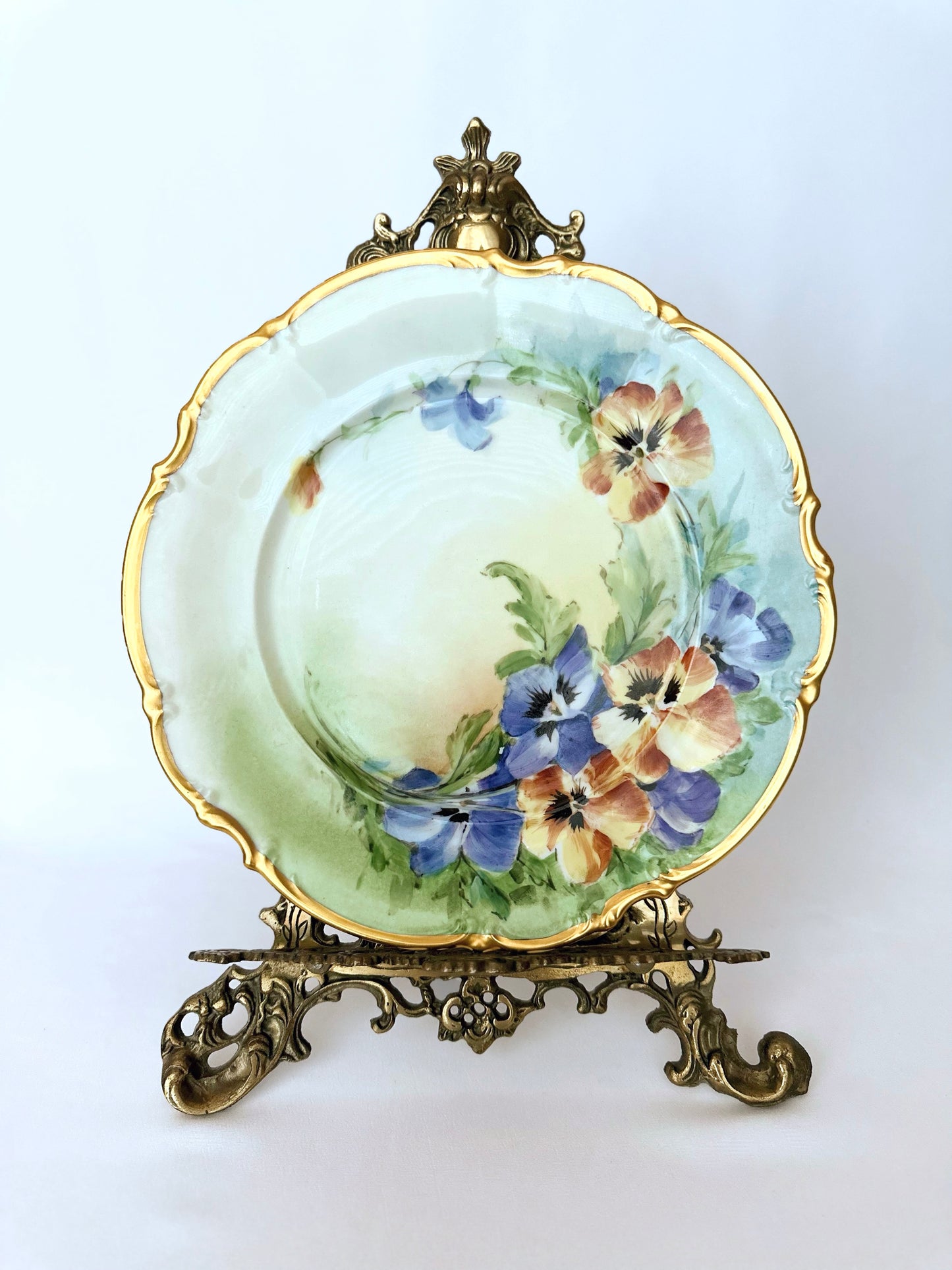 Pansy Cabinet Plate