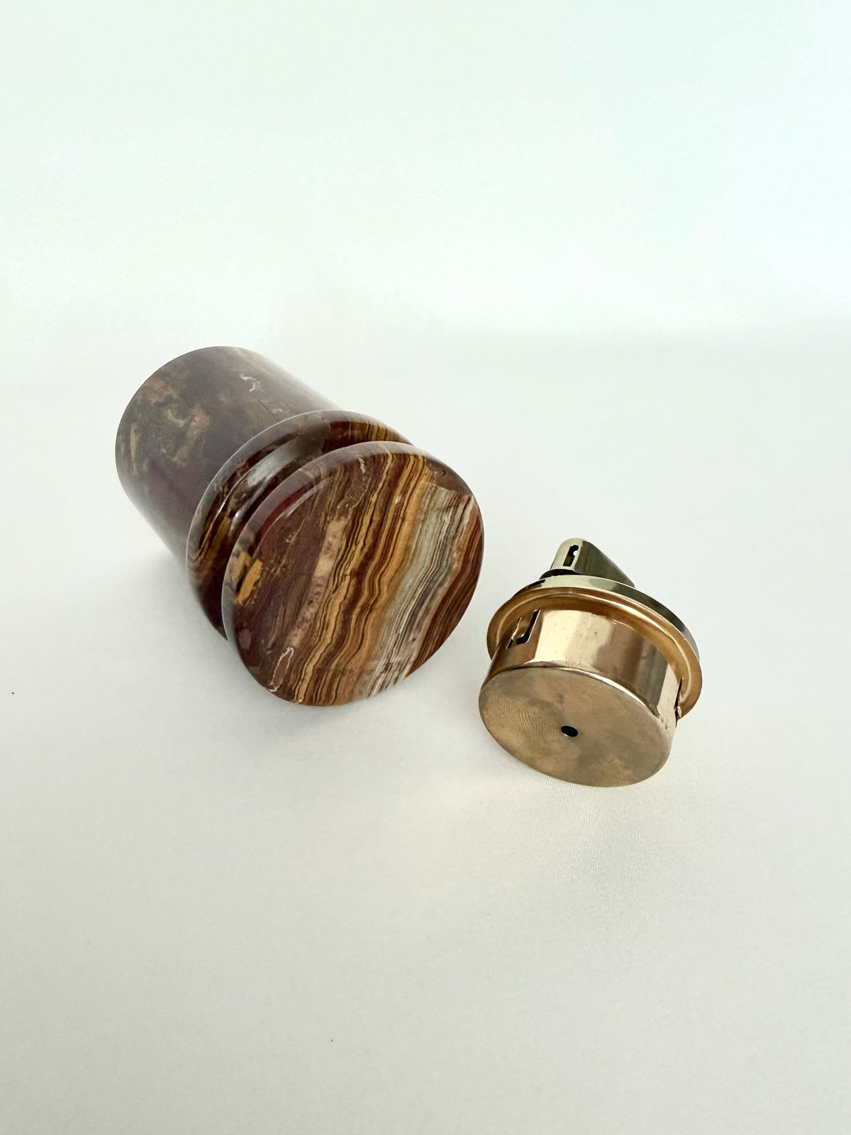Thora Onyx Table Lighter