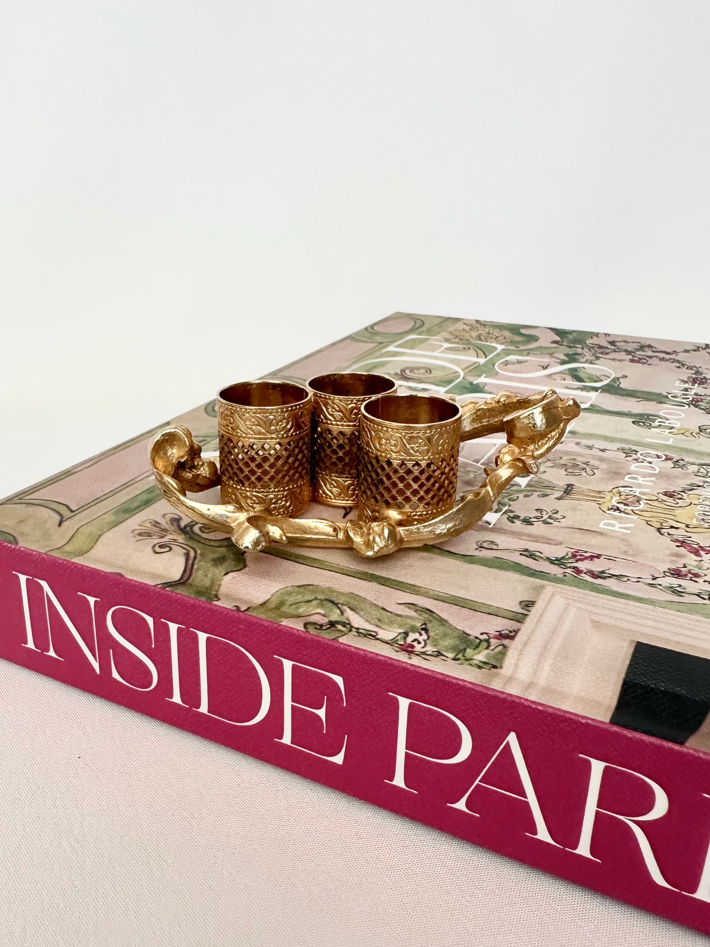 Cleora Lipstick Holder