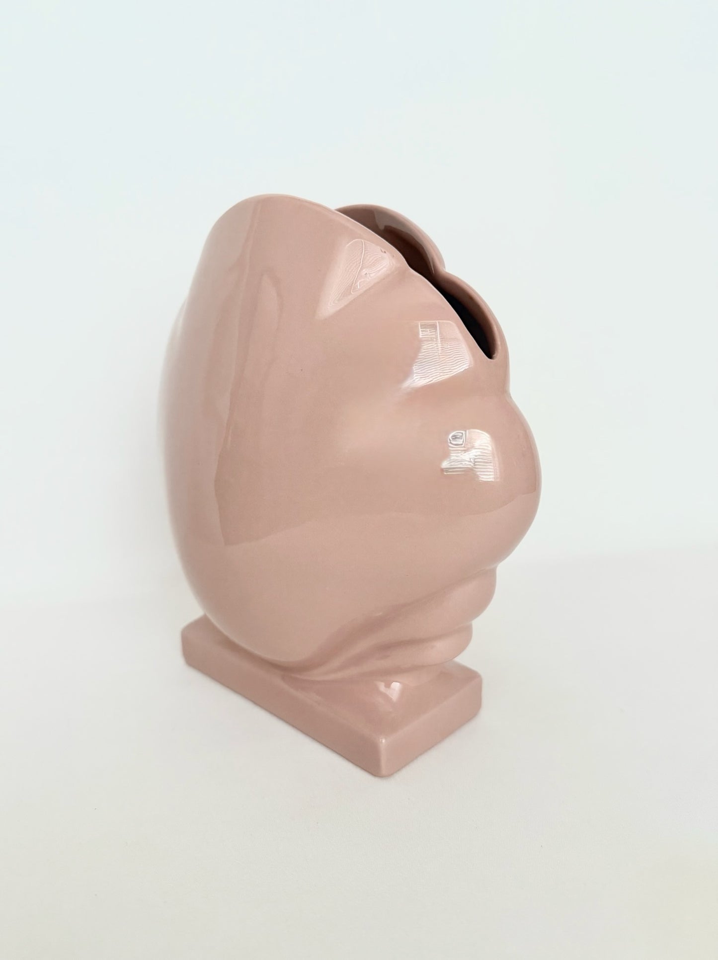 Calandra Clamshell Vase