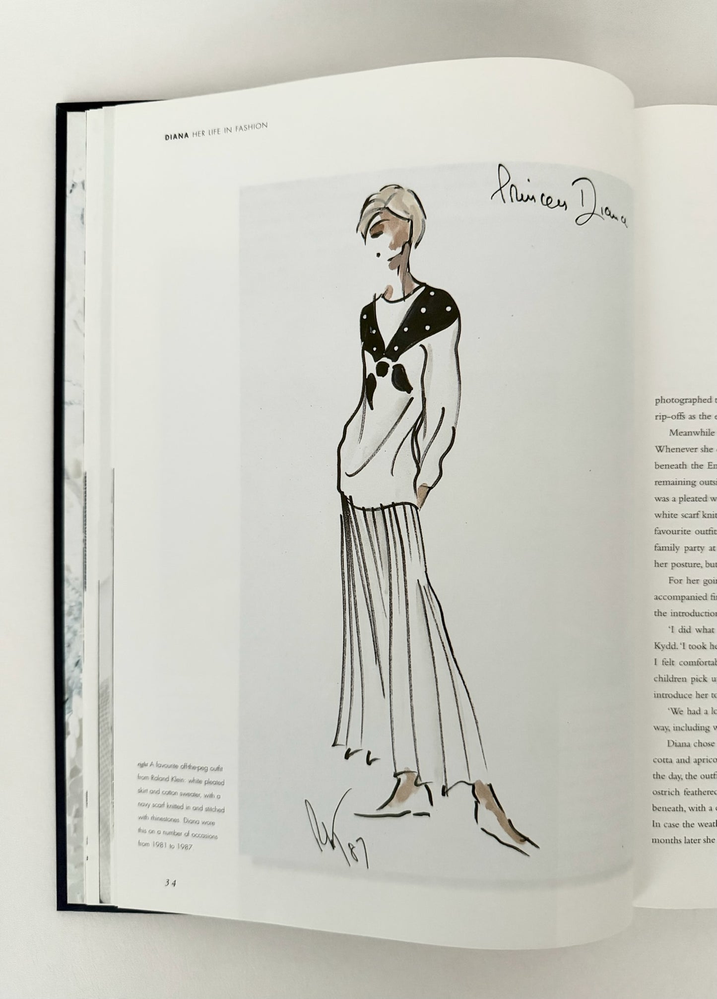 Diana: Her Life in Fashion Book