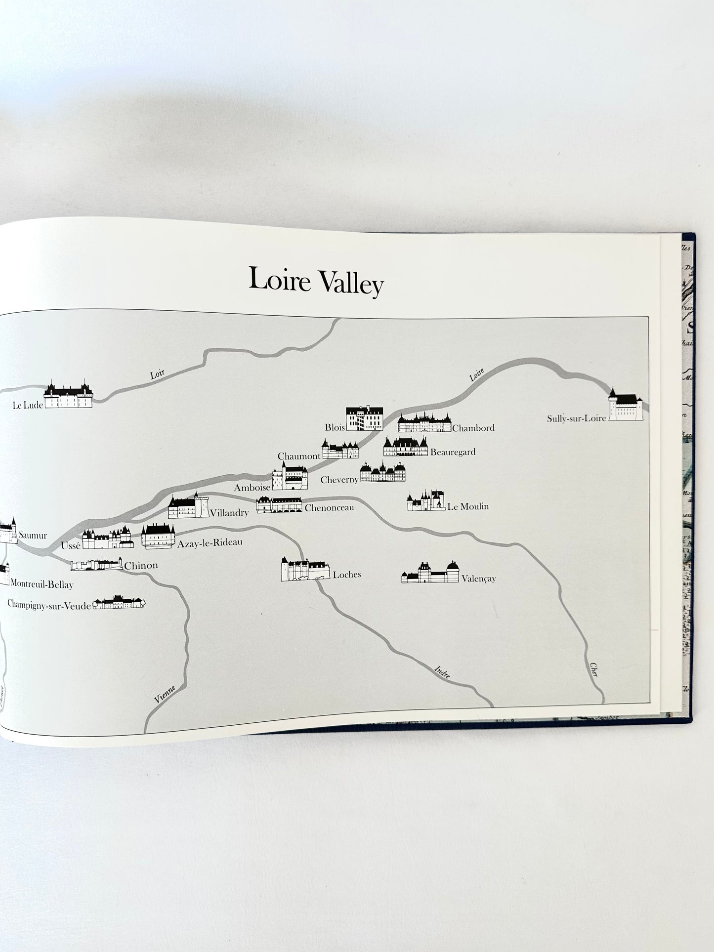 Chateaux of the Loire Book