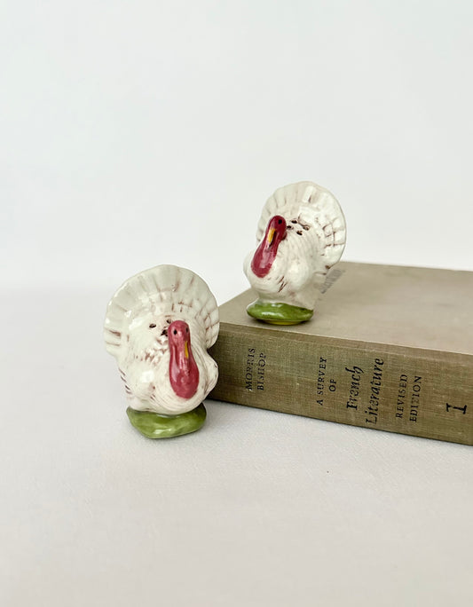 Vintage small ceramic turkey salt and pepper shaker set.