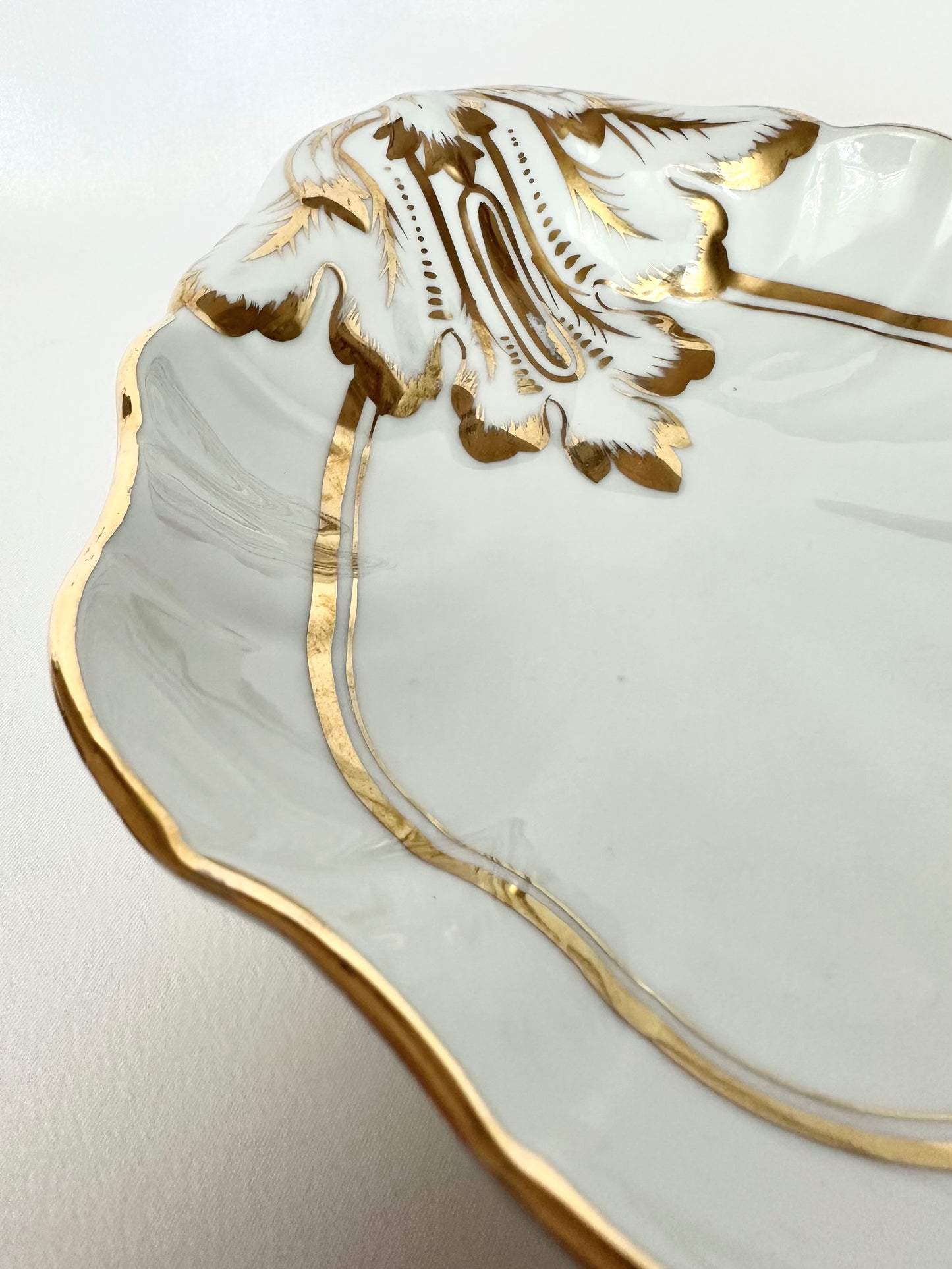 Perlé Porcelain Shell Dish