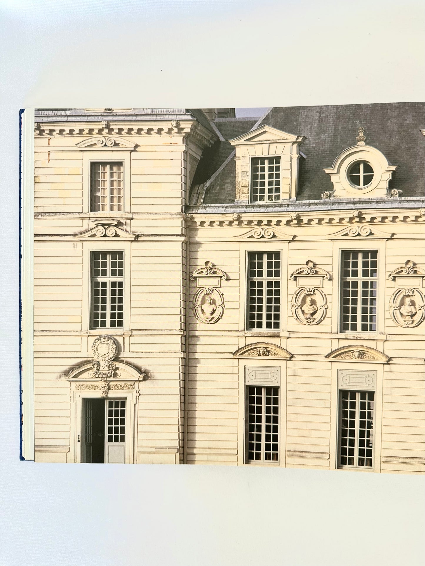 Chateaux of the Loire Book